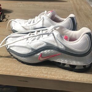Nike REAX running shoes size 8 like new!